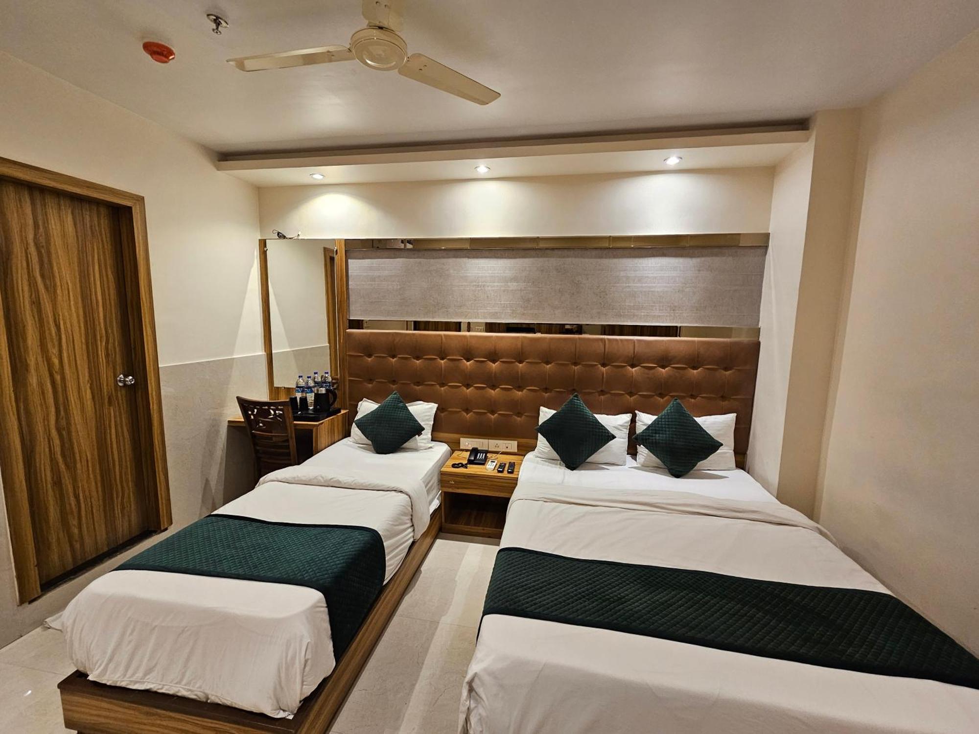 Hotel Bkc Garden - Near Us Embassy Bkc Bombay Eksteriør billede