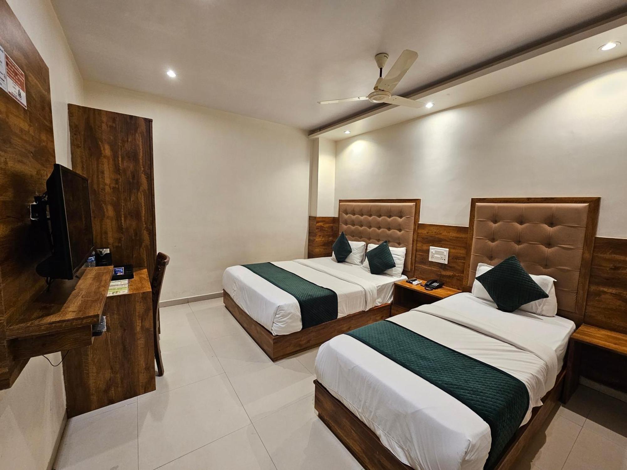 Hotel Bkc Garden - Near Us Embassy Bkc Bombay Eksteriør billede